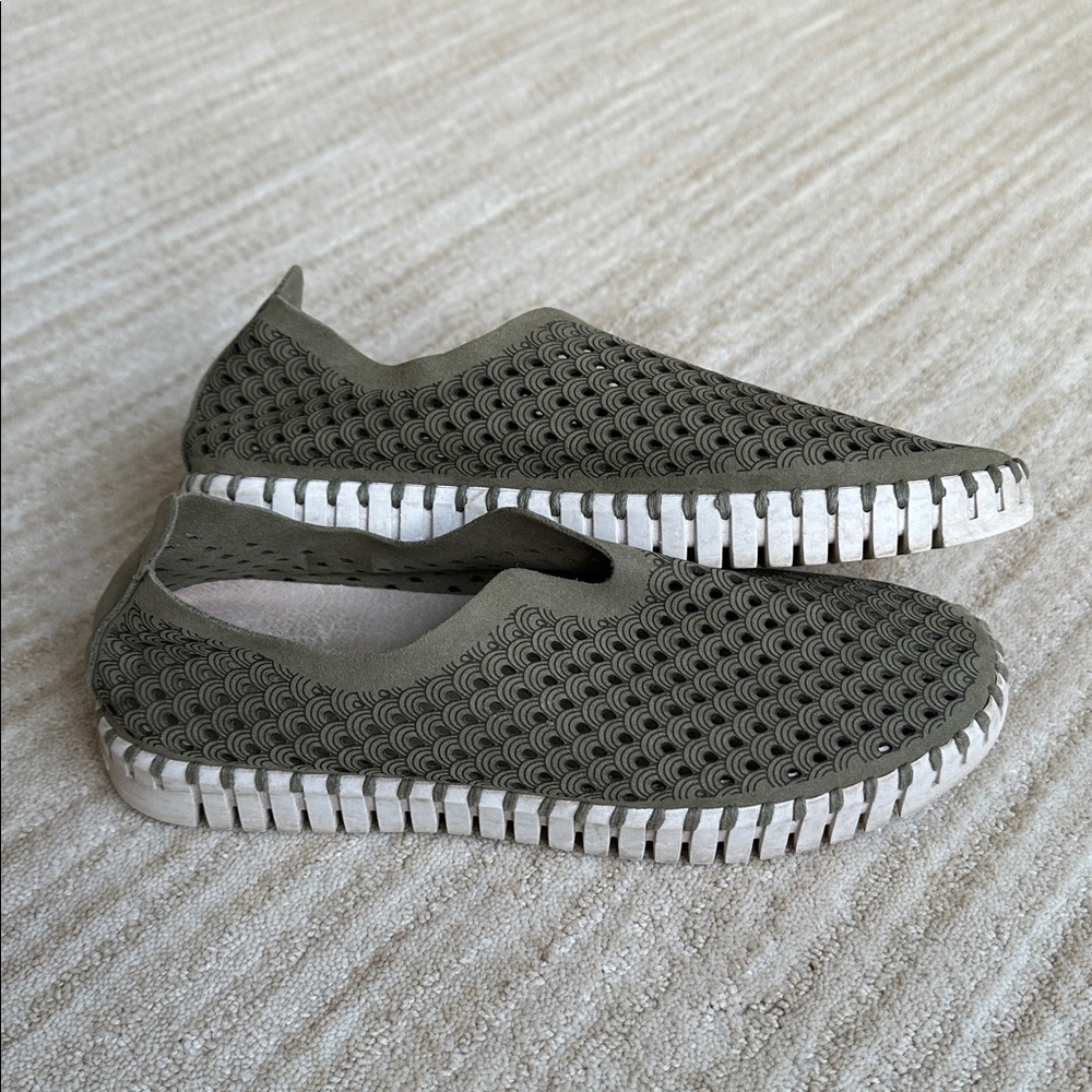Isle Jacobsen HORNBÆK Tulip 139 Perforated Slip-On Sneaker Army Green Size 8